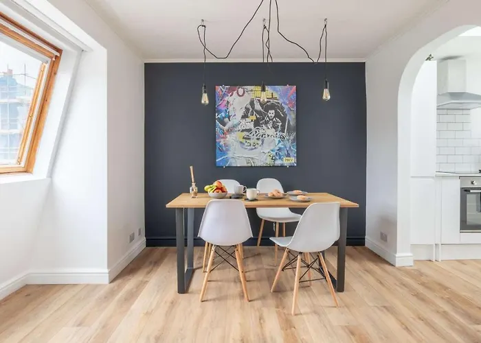 One Bed Top Floor, Brand New, Central Old Town