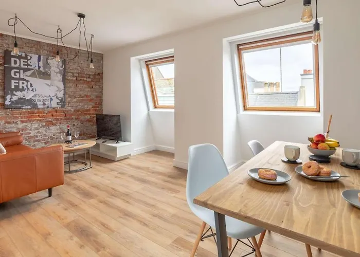 One Bed Top Floor, Brand New, Central Old Town