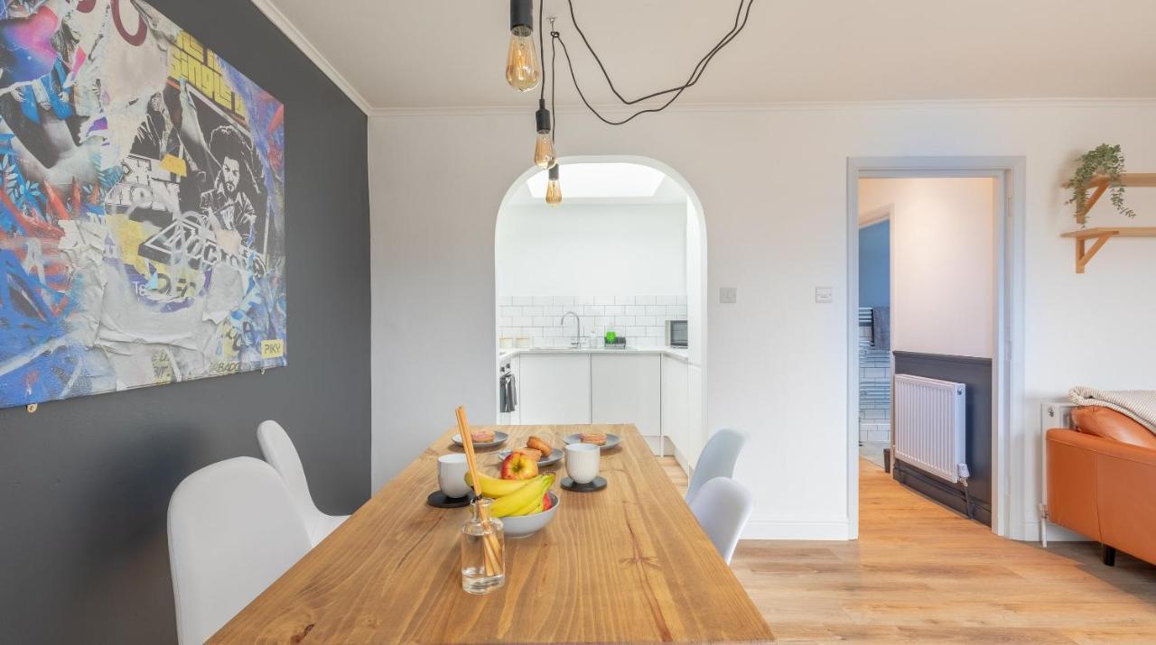 One Bed Floor, Brand New, Old Town Apartment